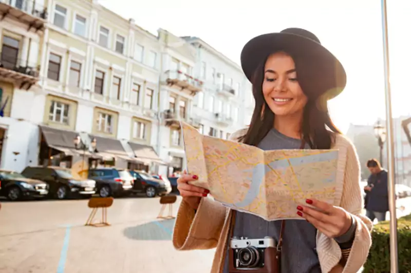 HopTraveler com Travel Guide